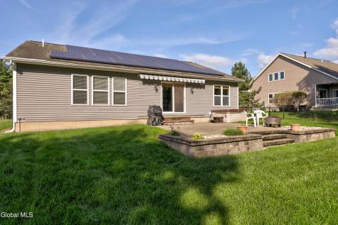 8 Garnet Lane Schenectady NY 12302