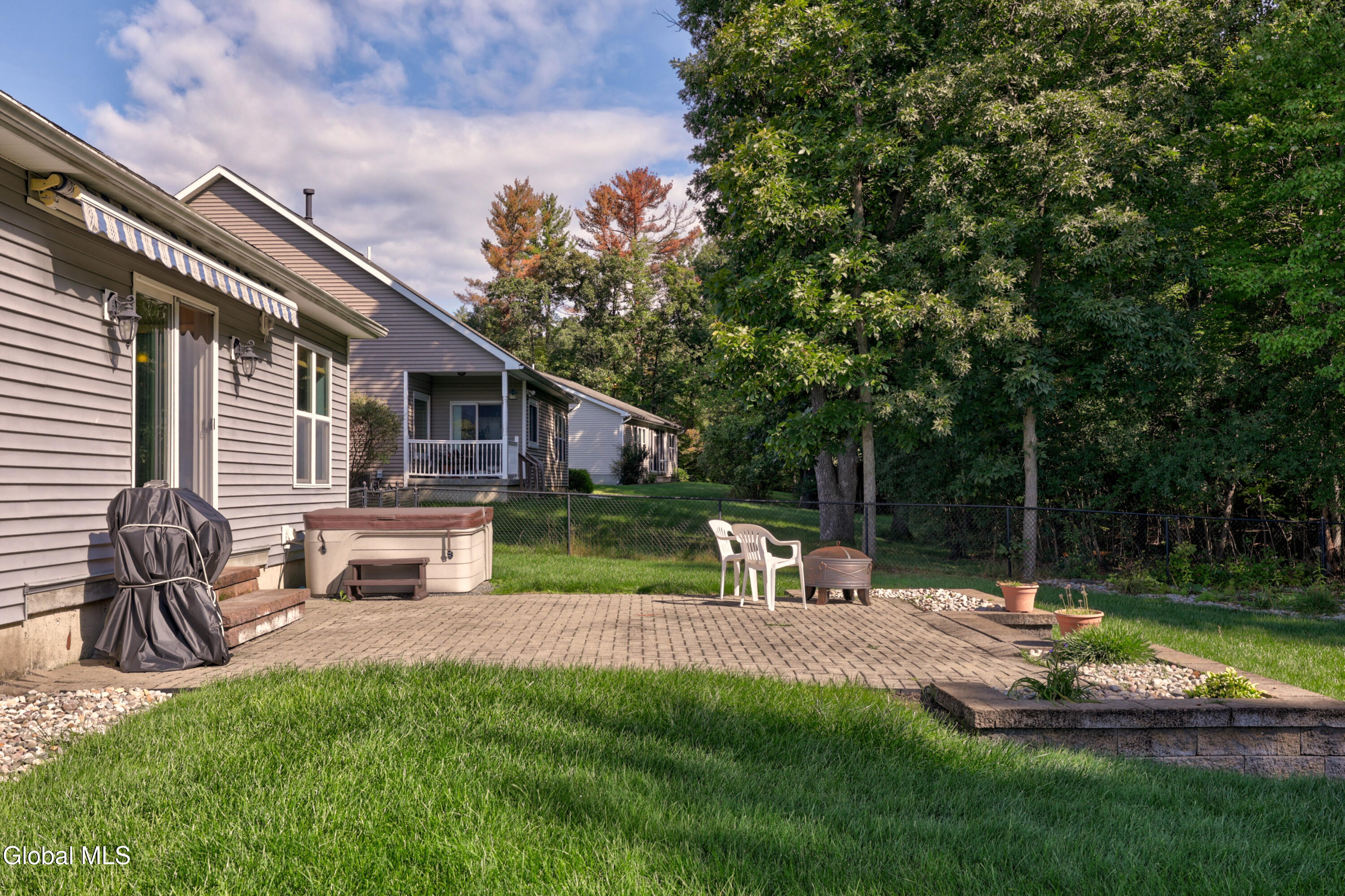 8 Garnet Lane Schenectady NY 12302