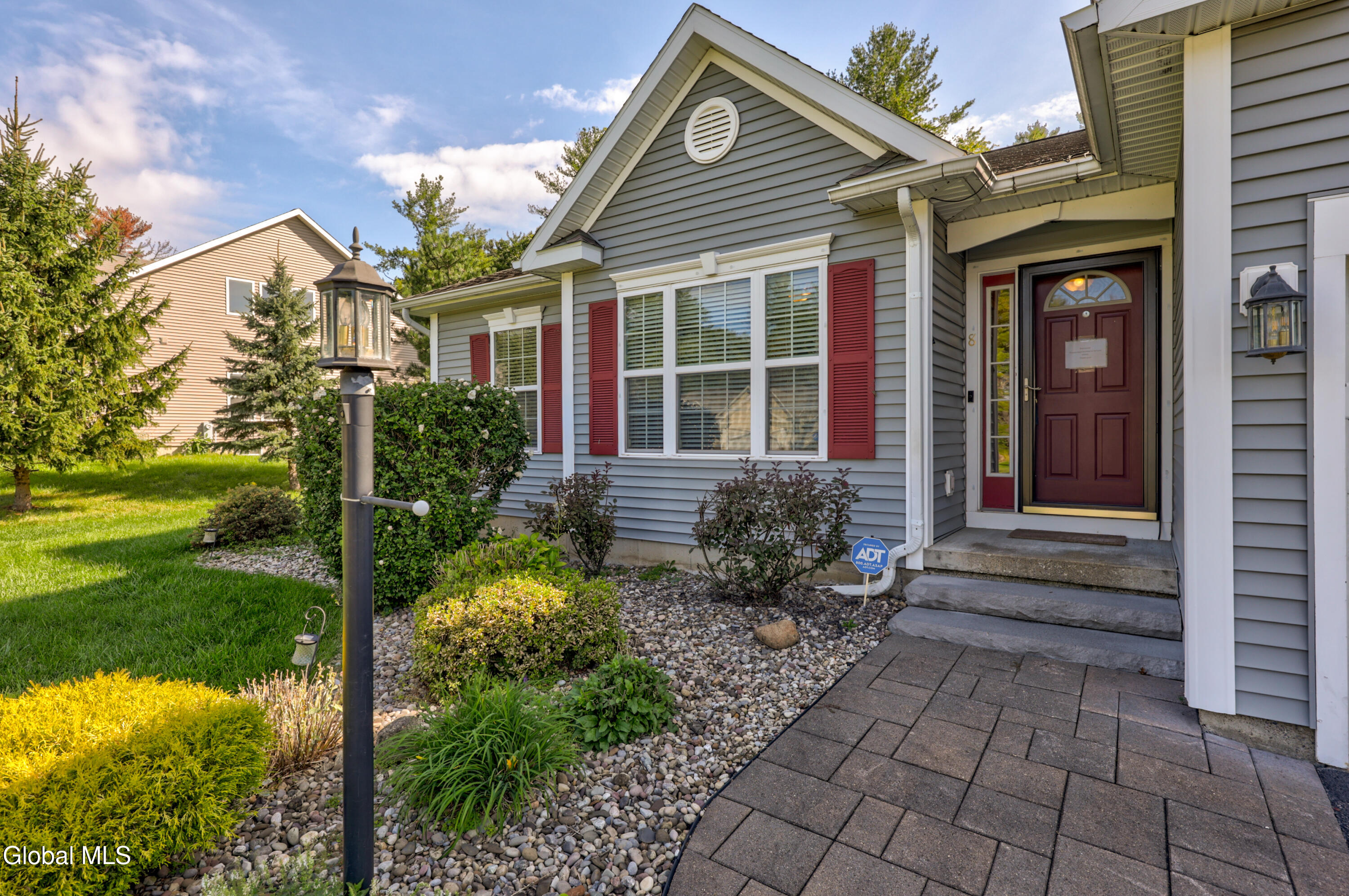 8 Garnet Lane Schenectady NY 12302