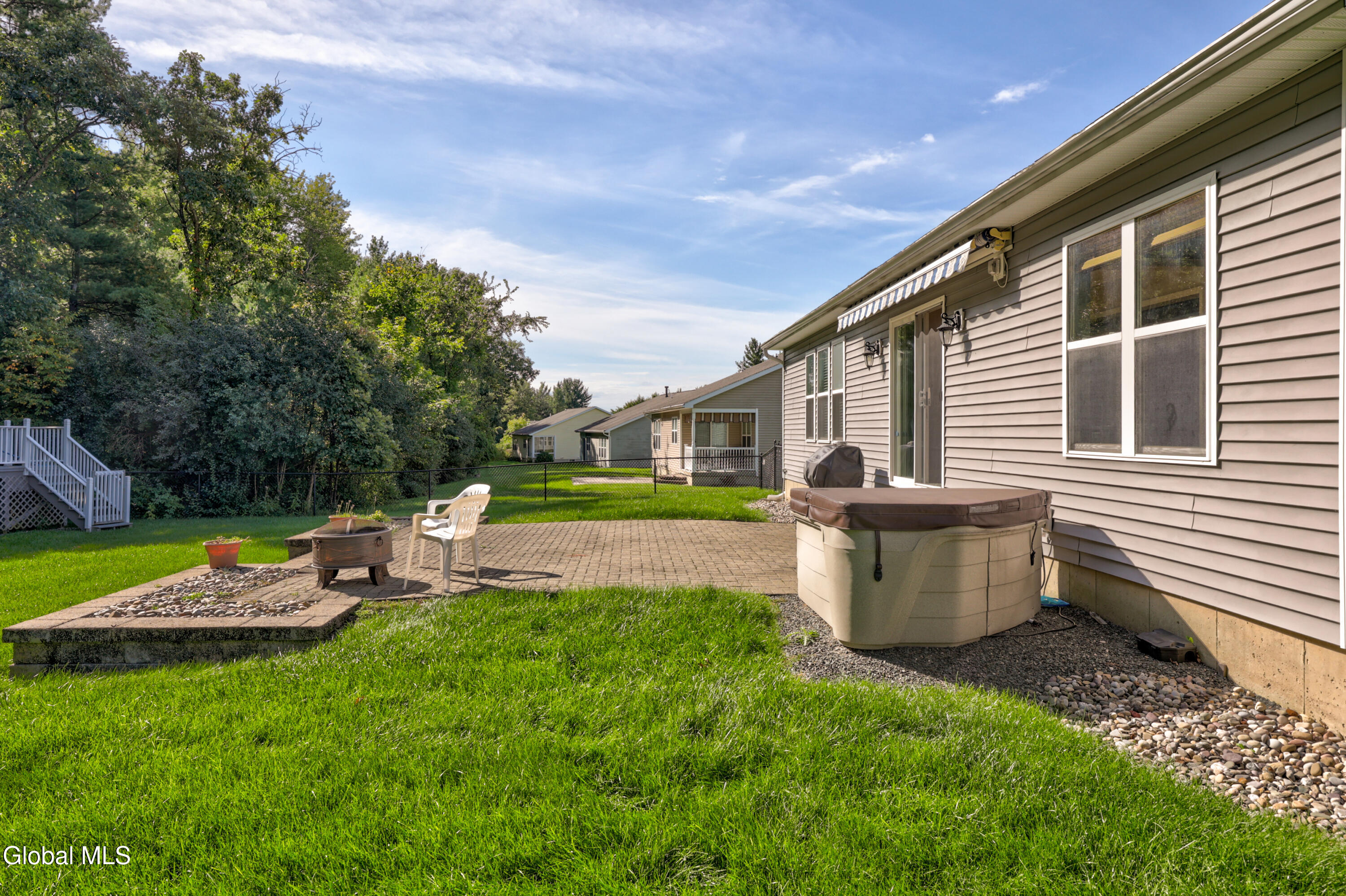8 Garnet Lane Schenectady NY 12302