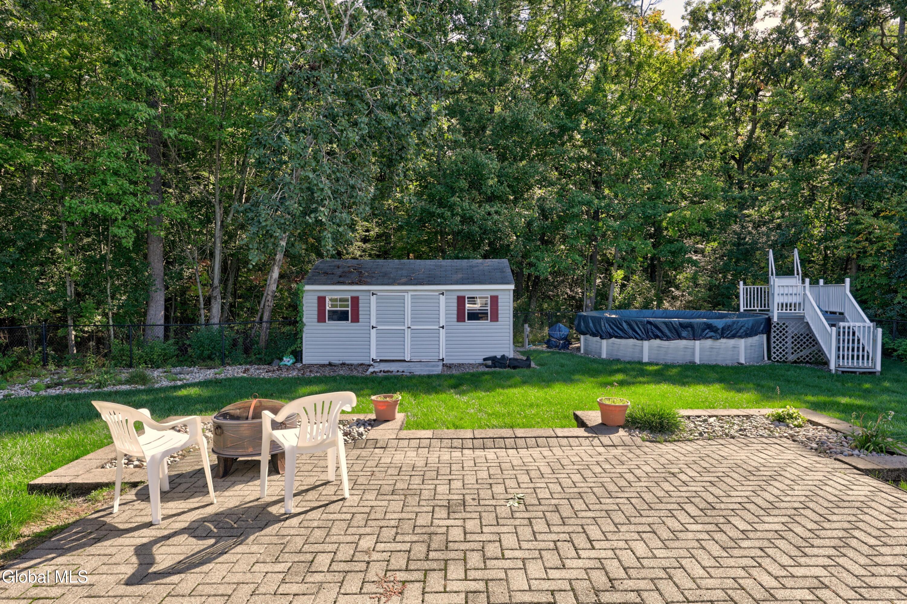 8 Garnet Lane Schenectady NY 12302