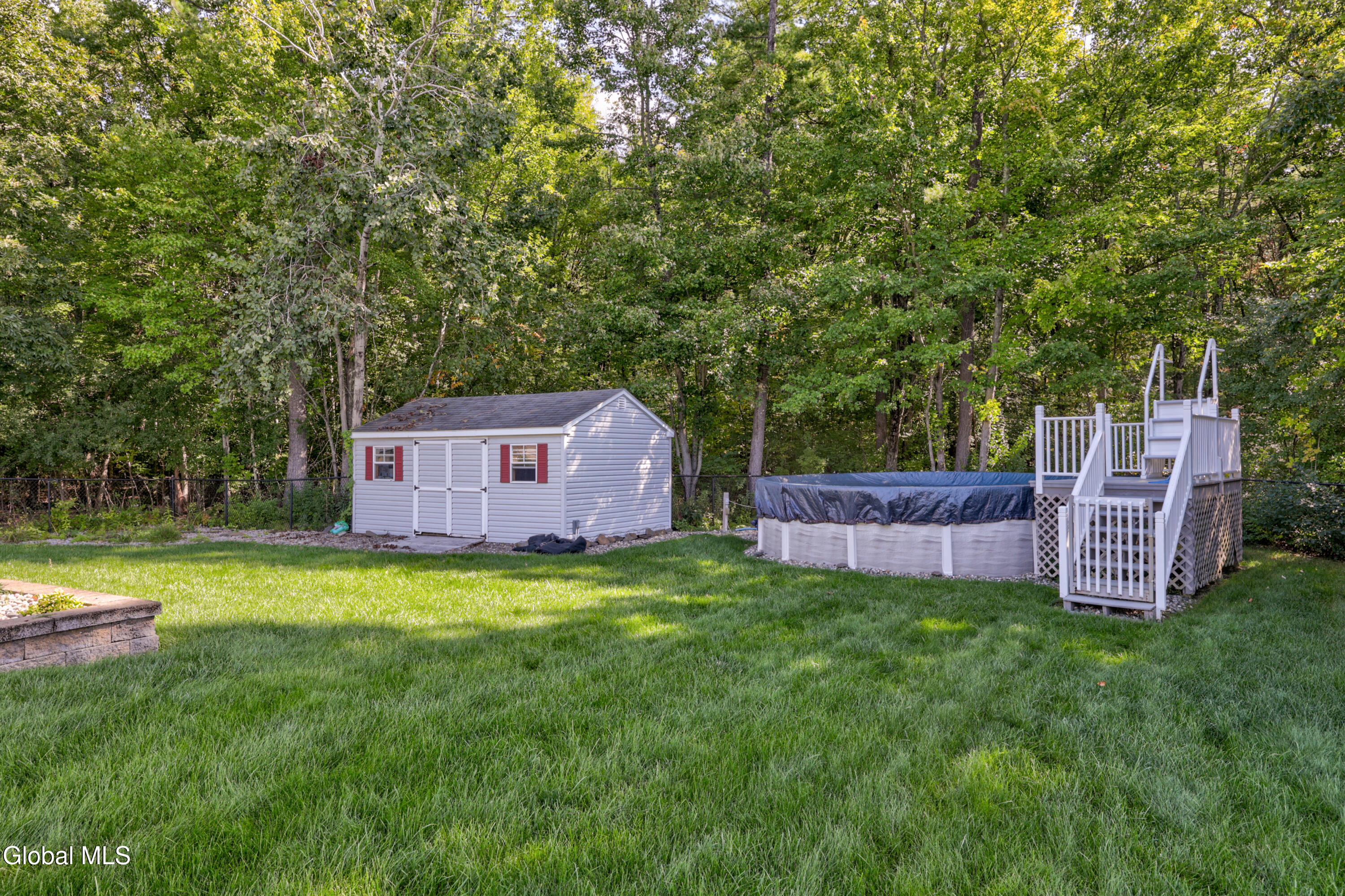 8 Garnet Lane Schenectady NY 12302