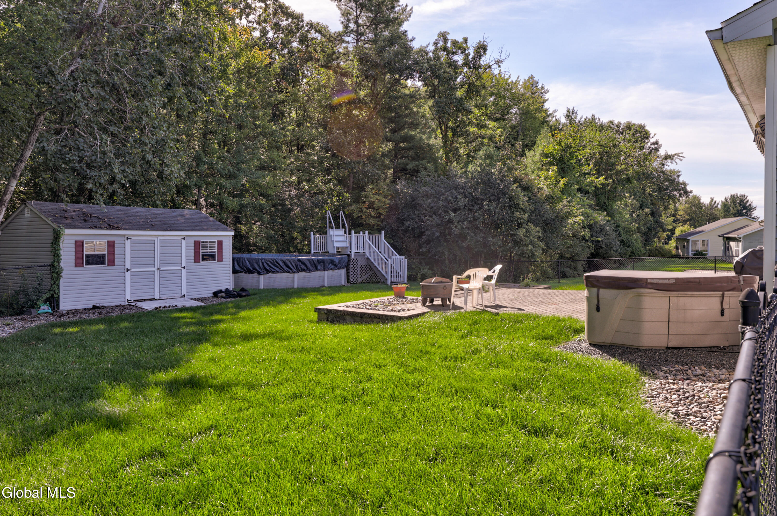 8 Garnet Lane Schenectady NY 12302