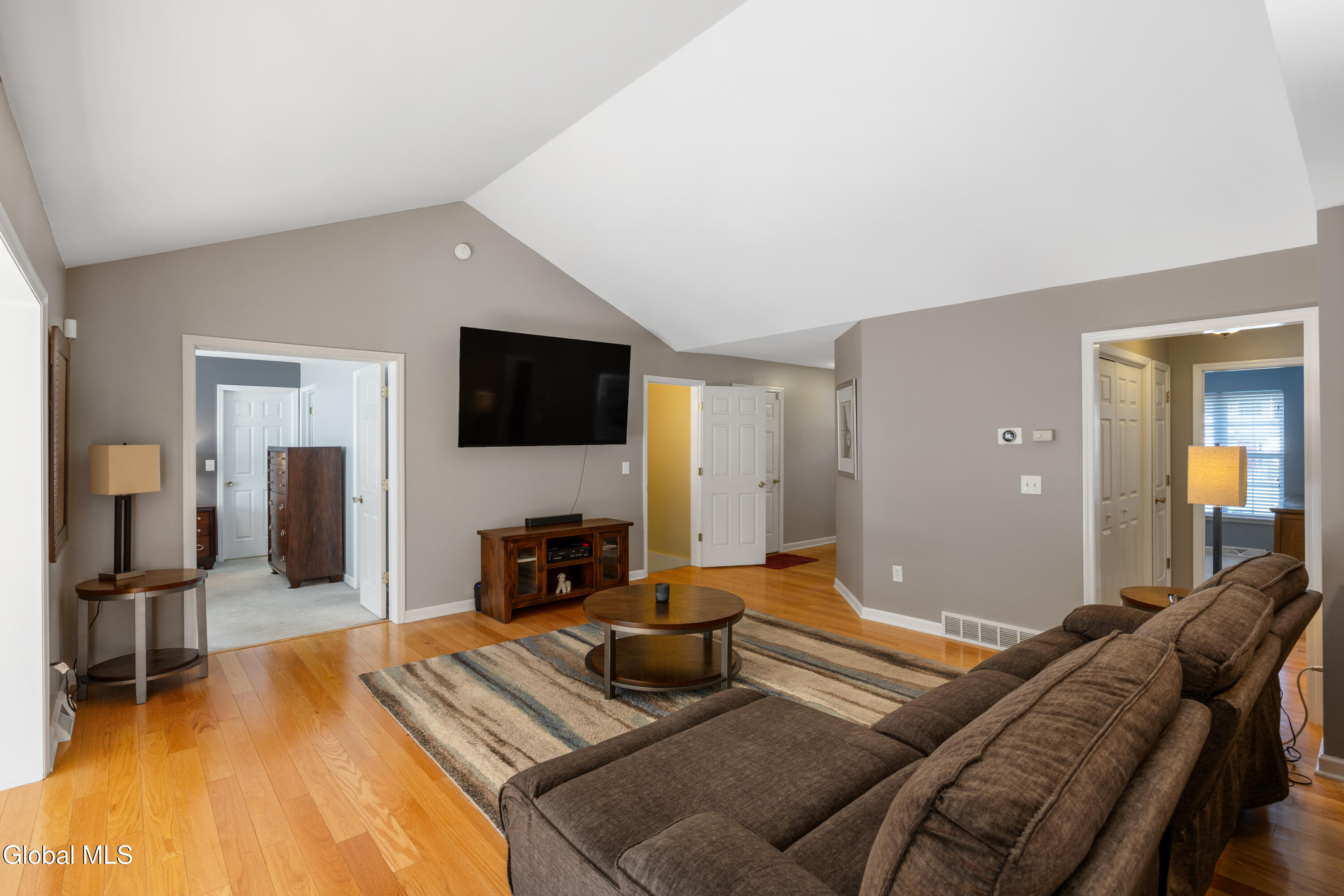 8 Garnet Lane Schenectady NY 12302