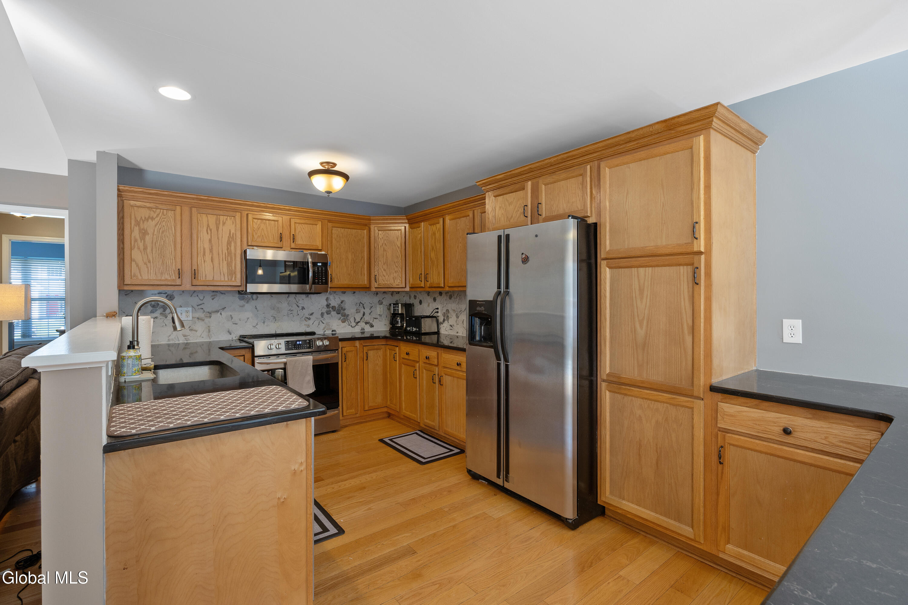 8 Garnet Lane Schenectady NY 12302