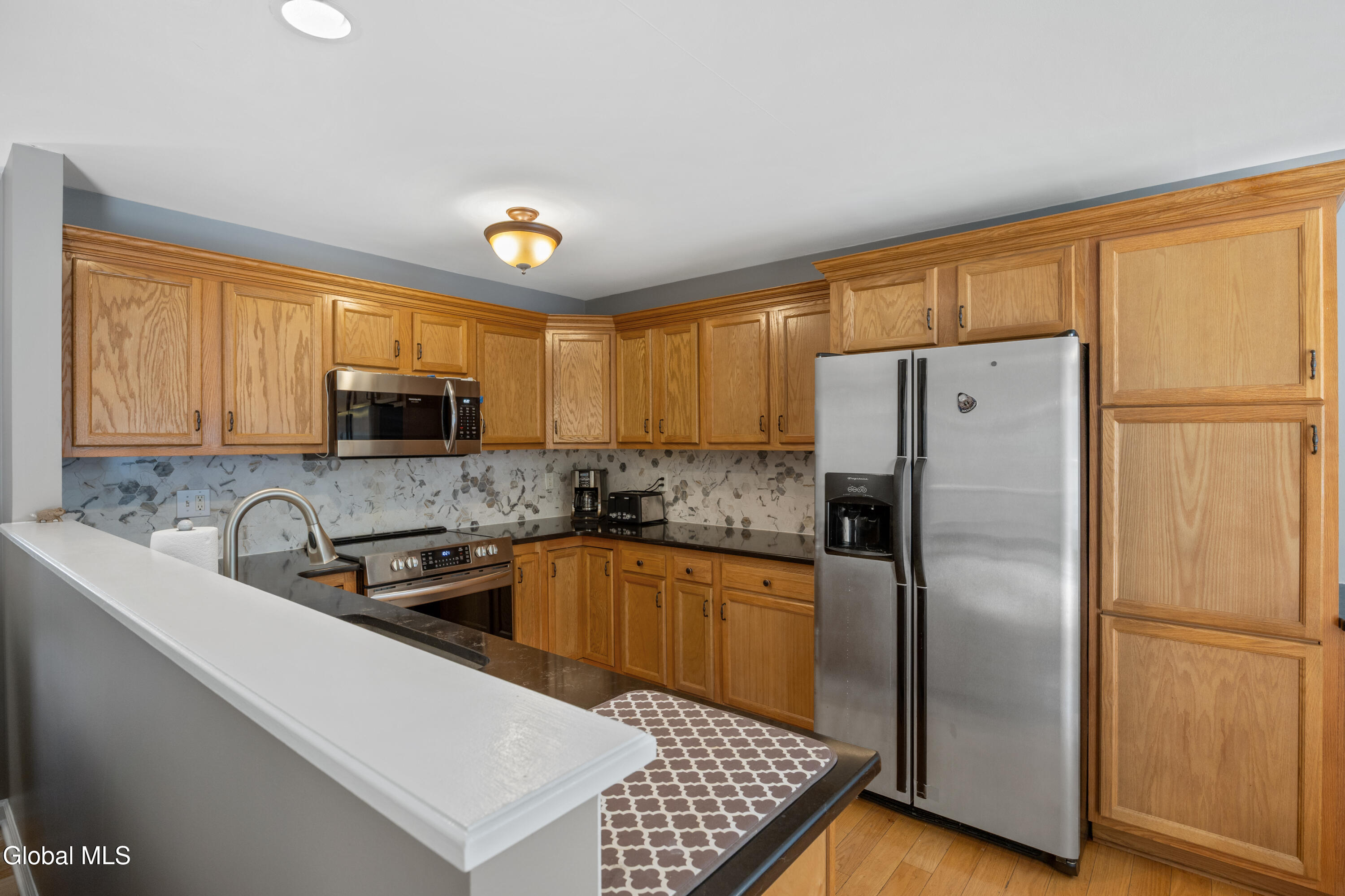 8 Garnet Lane Schenectady NY 12302