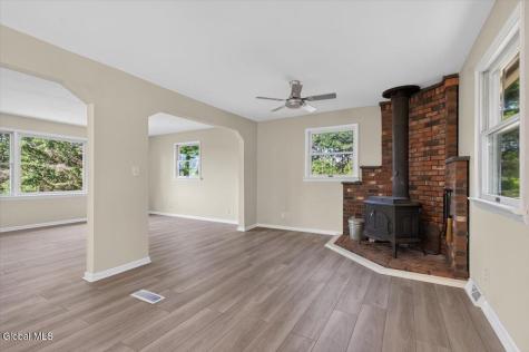 886 Ny-146 Delanson NY 12053