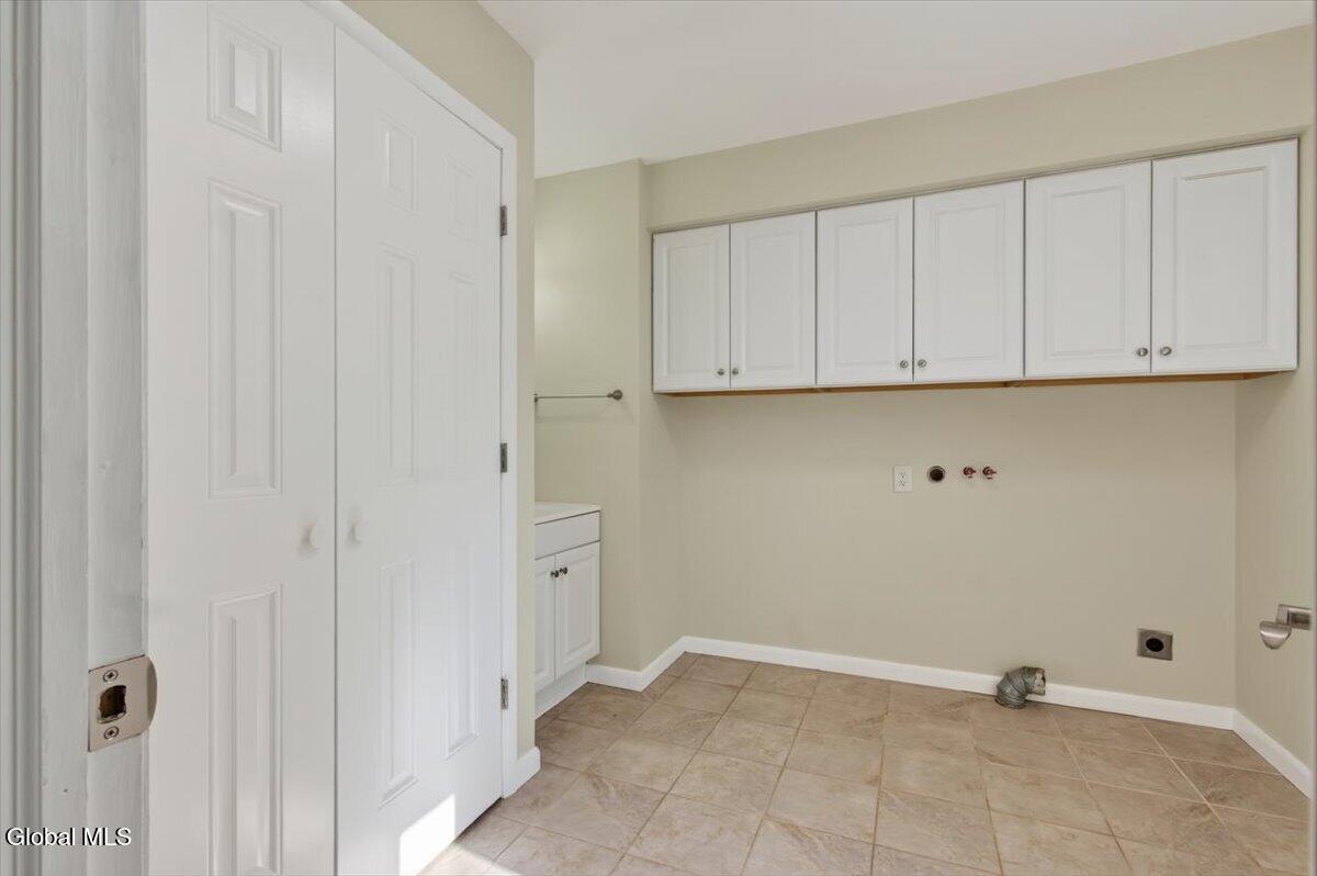 886 Ny-146 Delanson NY 12053