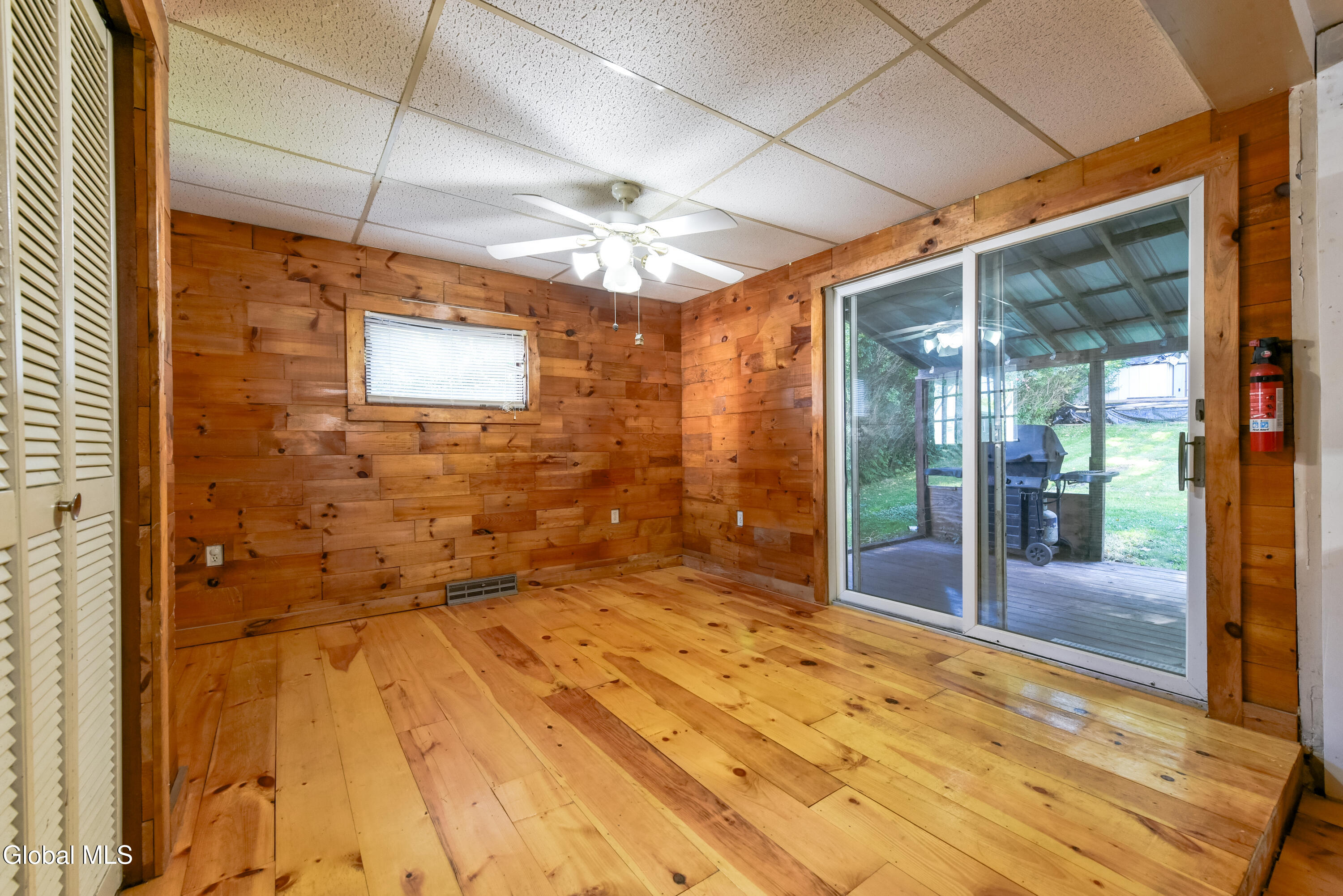 79 3rd Street Gloversville NY 12078
