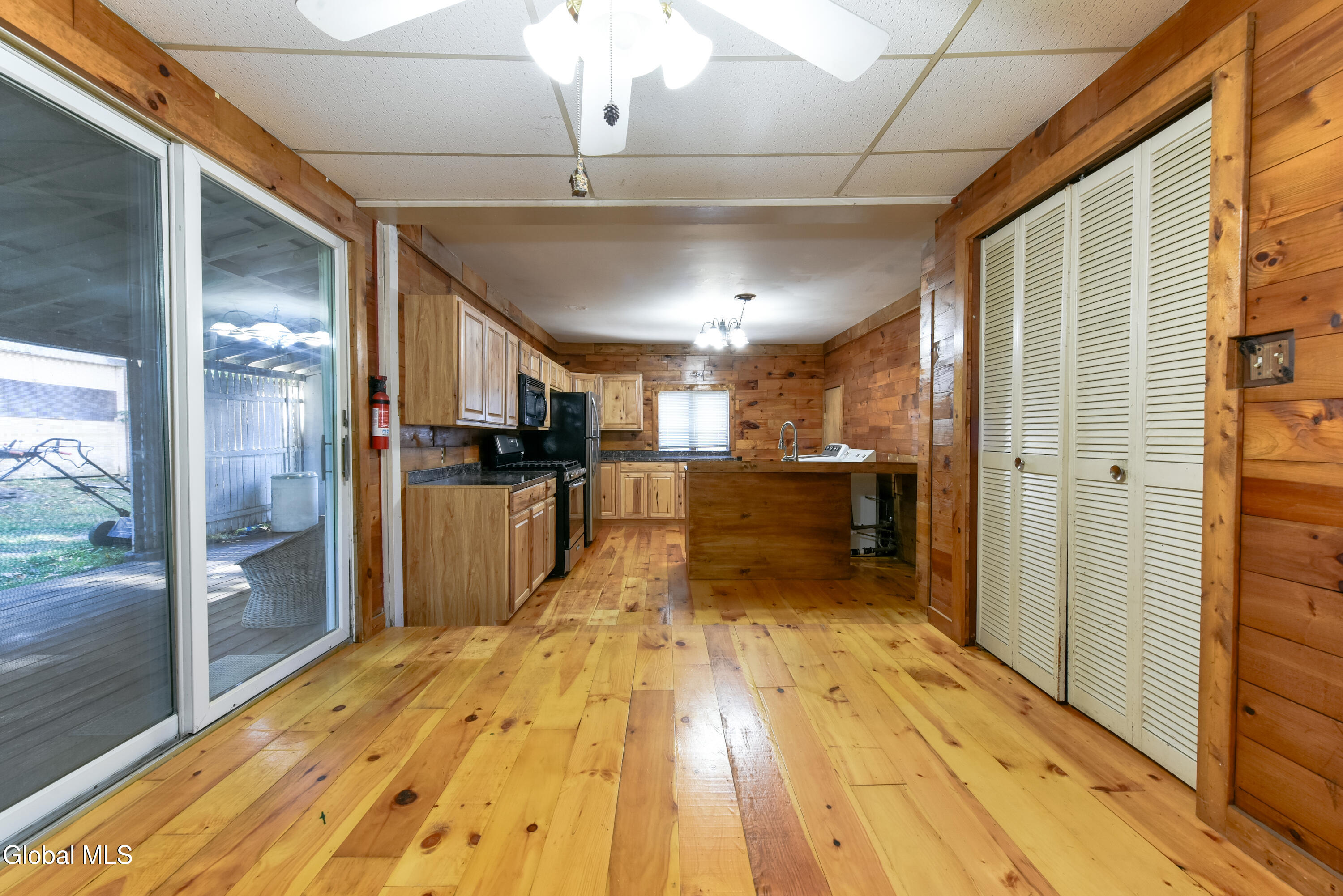 79 3rd Street Gloversville NY 12078