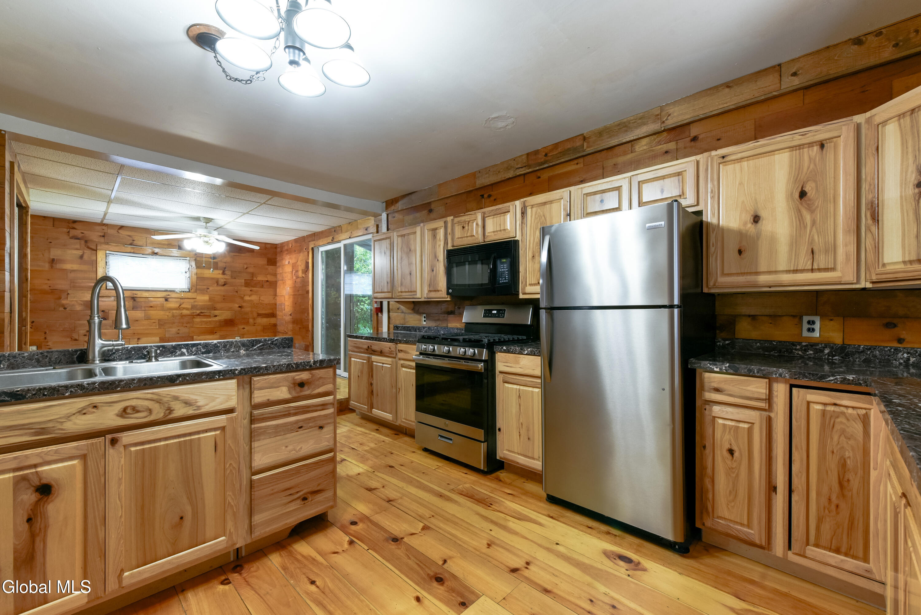 79 3rd Street Gloversville NY 12078