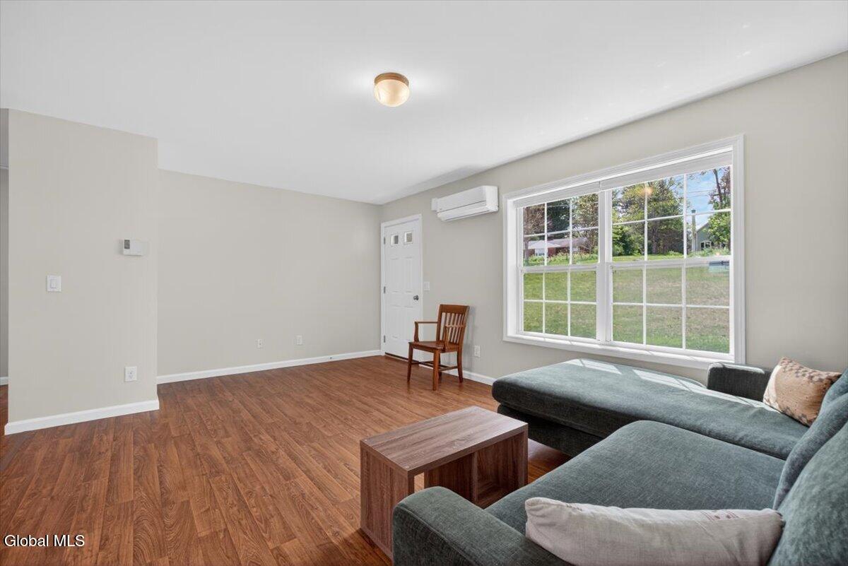 581 Pinewoods Troy NY 12180