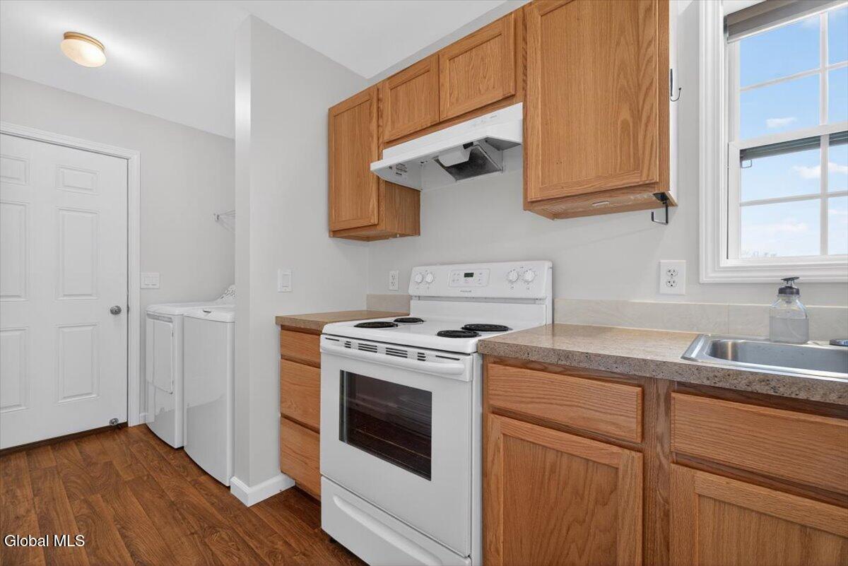 581 Pinewoods Troy NY 12180