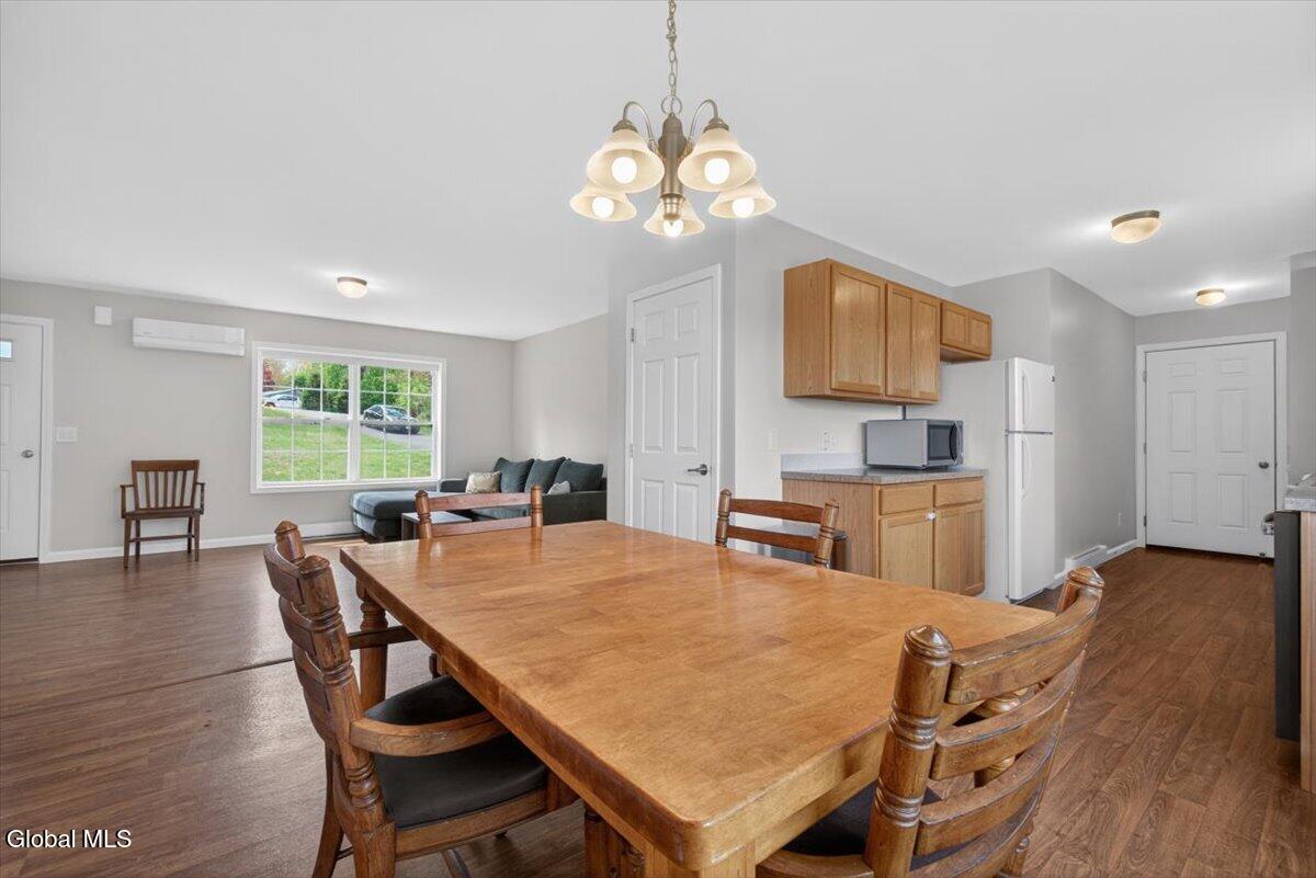 581 Pinewoods Troy NY 12180