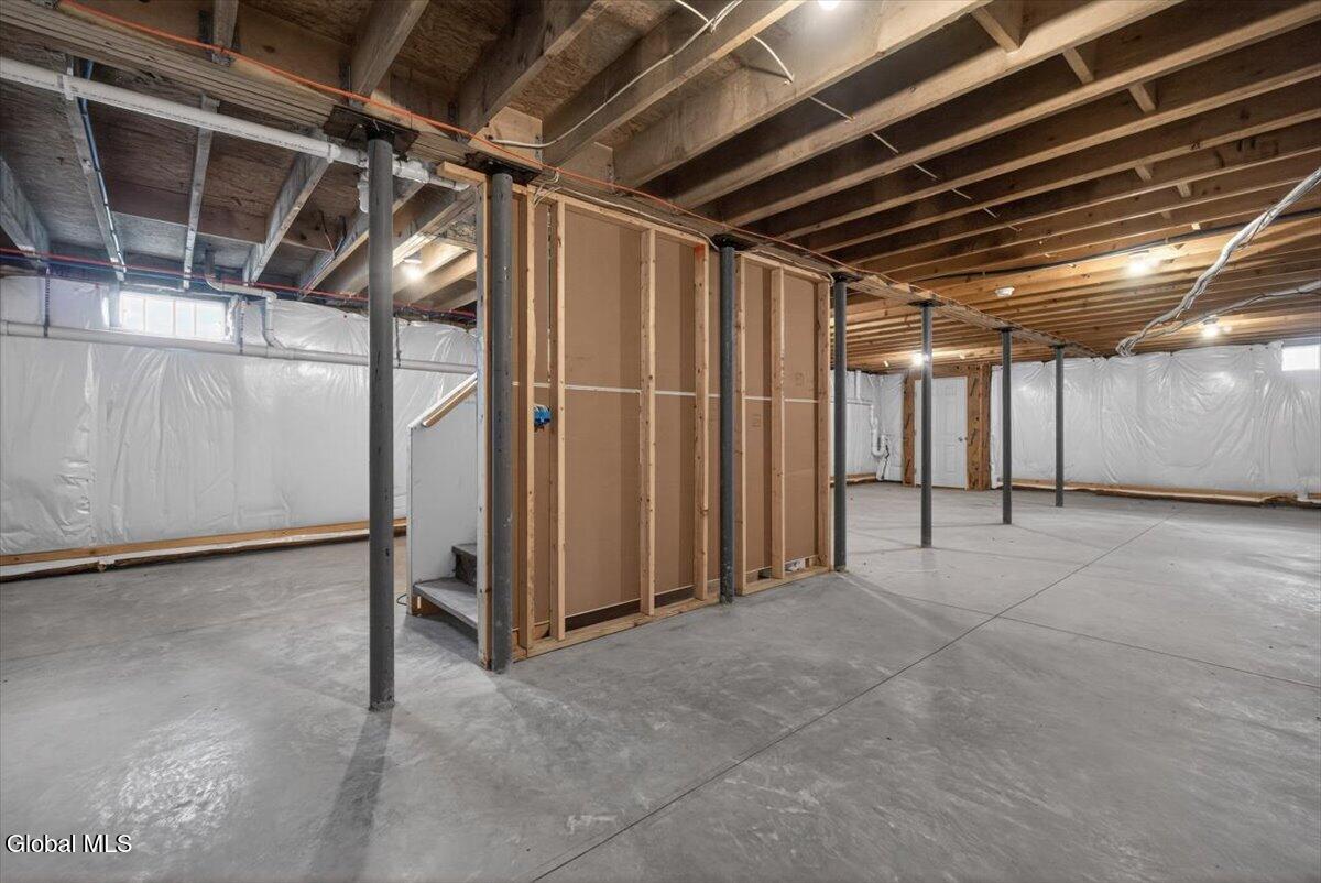 581 Pinewoods Troy NY 12180