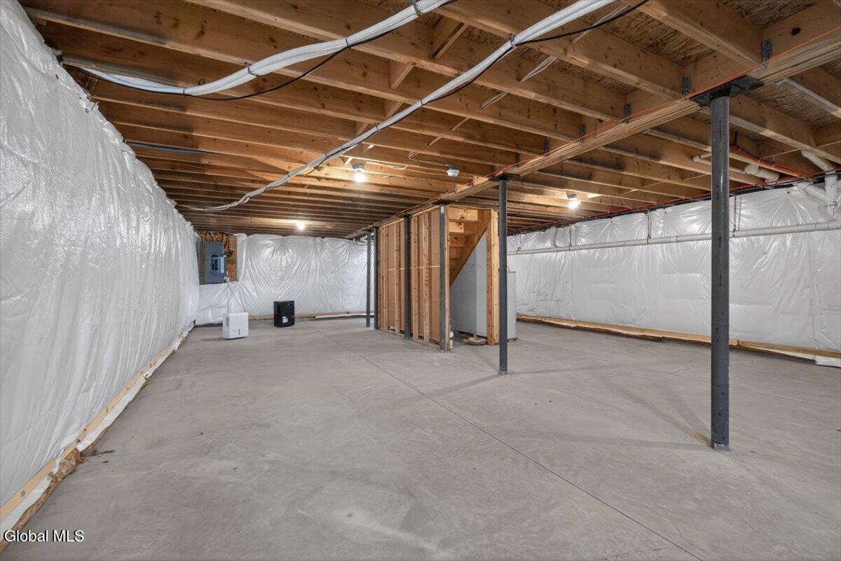 581 Pinewoods Troy NY 12180