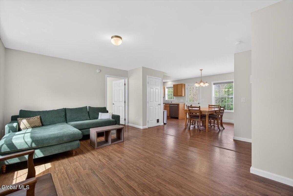 581 Pinewoods Troy NY 12180