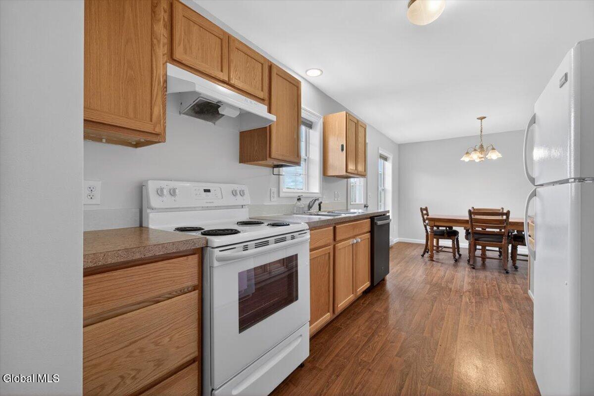 581 Pinewoods Troy NY 12180