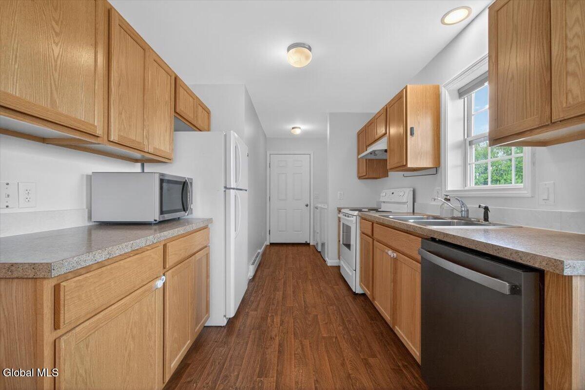 581 Pinewoods Troy NY 12180
