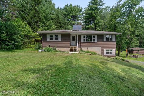 134 Hoags Corners Road Nassau NY 12123