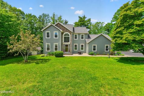 11 Pineview Lane East Greenbush NY 12061