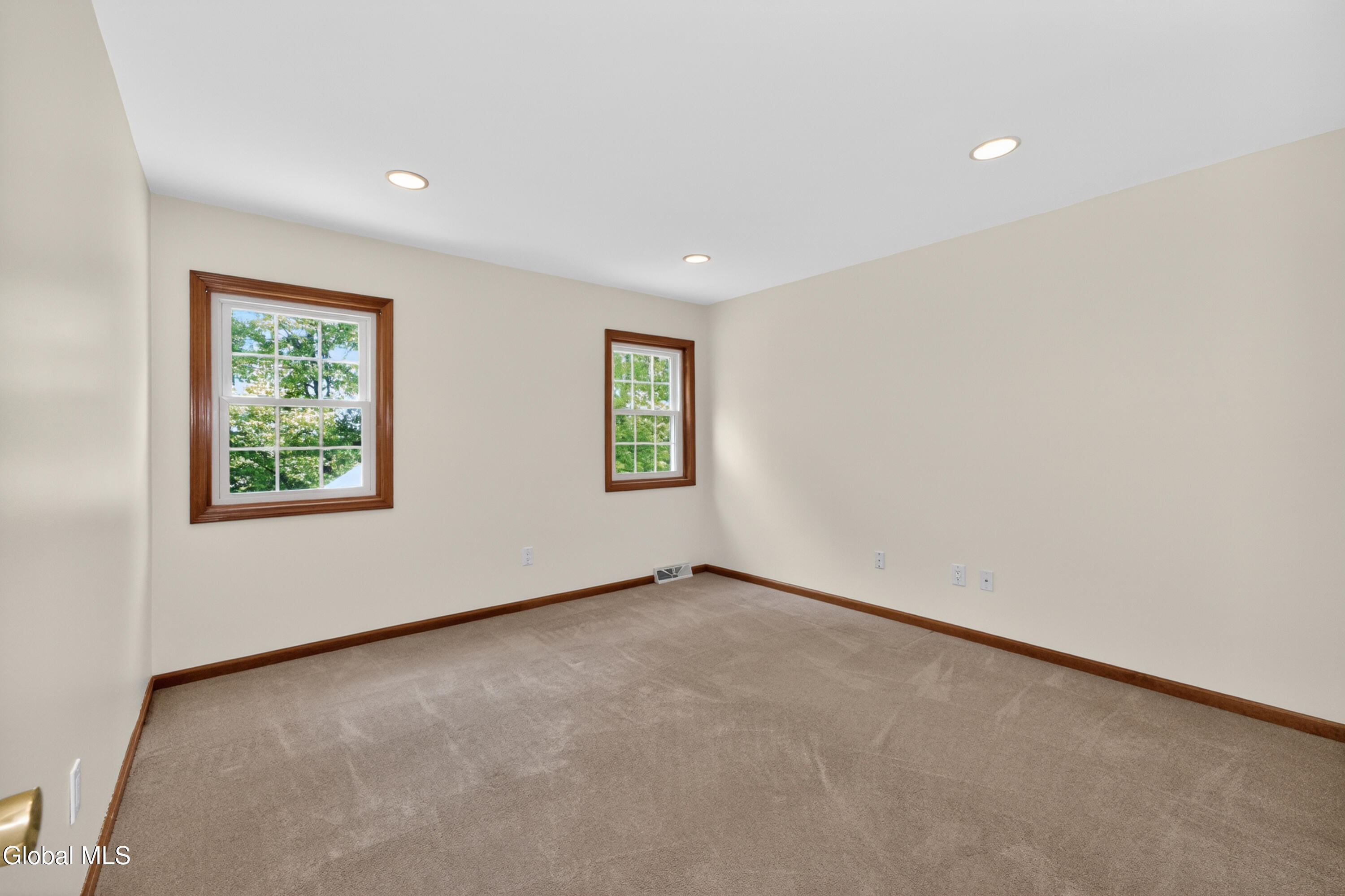 11 Pineview Lane East Greenbush NY 12061