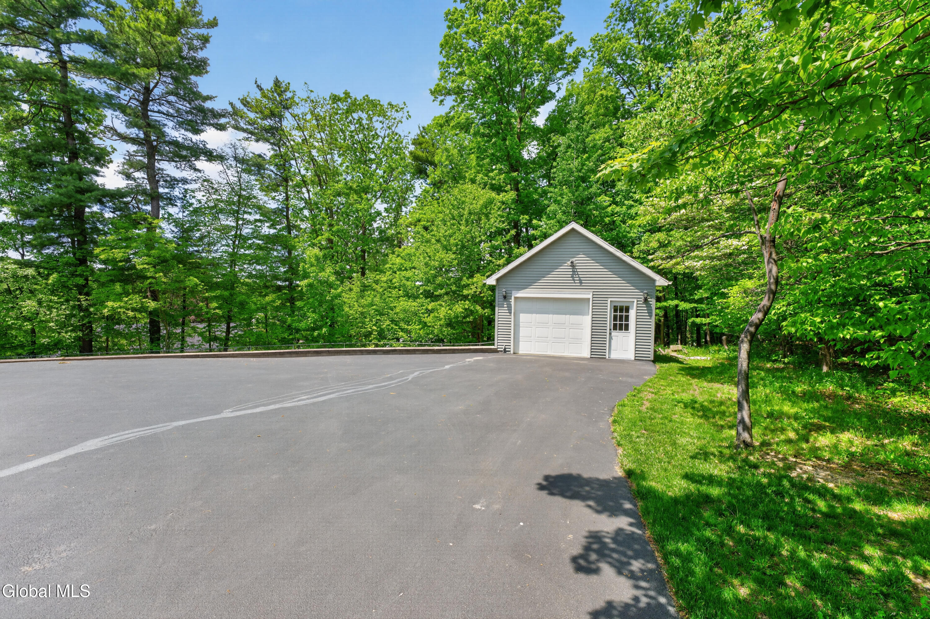 11 Pineview Lane East Greenbush NY 12061