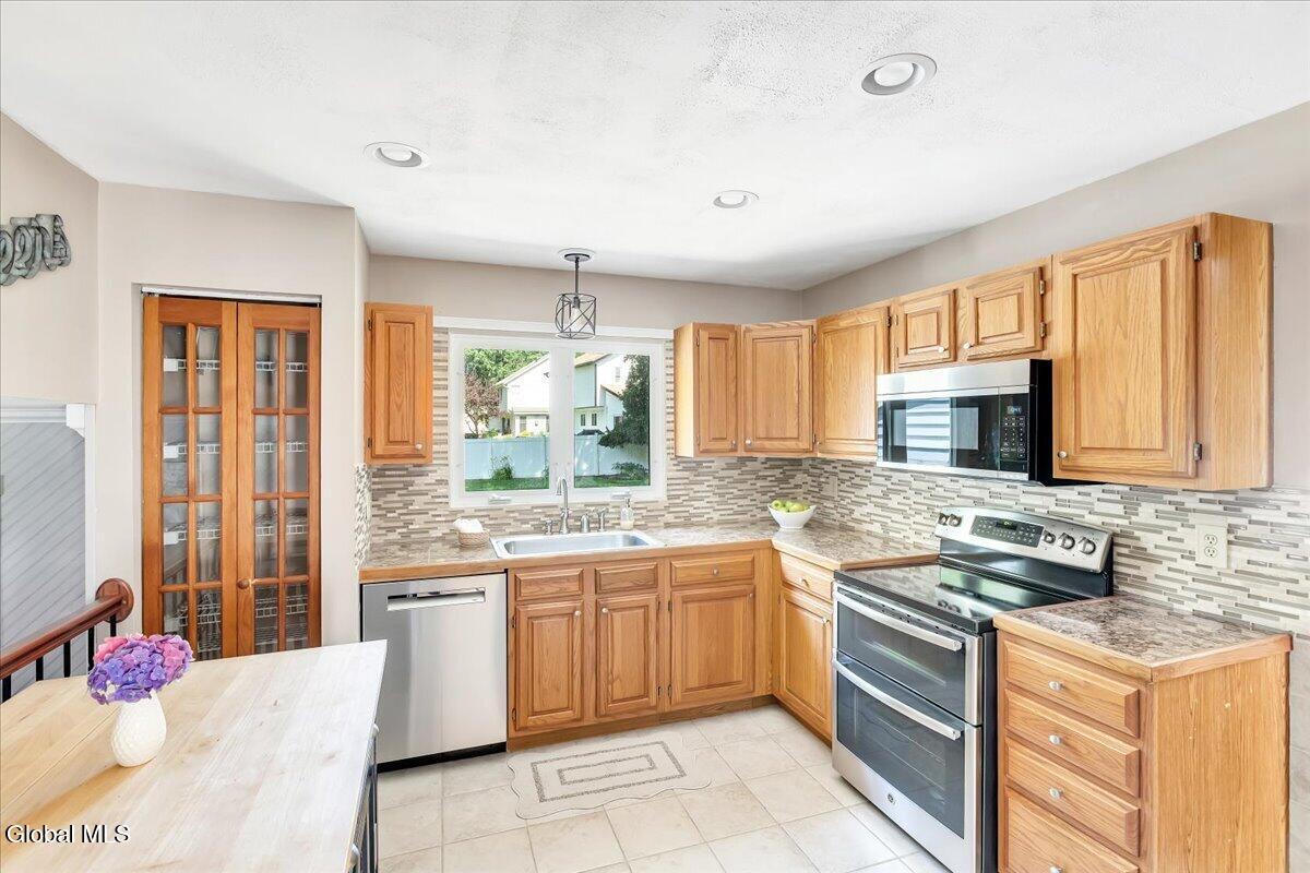 118 Southbury Road Clifton Park NY 12065
