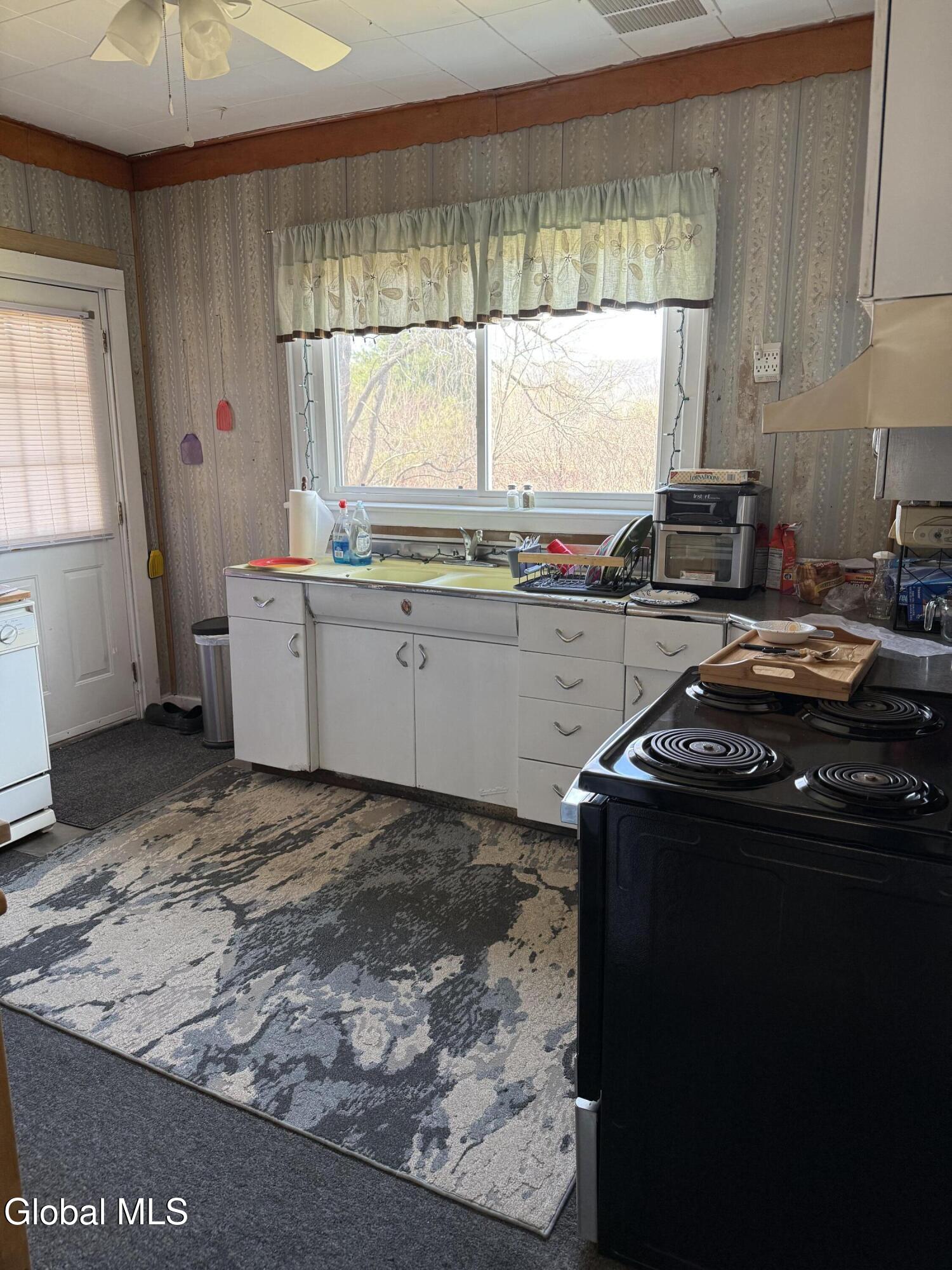41 Easterly Street Gloversville NY 12078