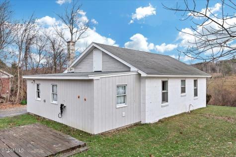 498 Hoags Corners Road Nassau NY 12123