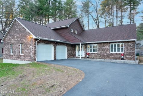6 Crown Point Ballston Lake NY 12019
