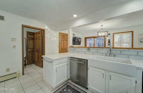 6 Crown Point Ballston Lake NY 12019