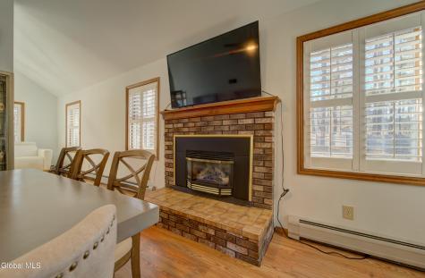 6 Crown Point Ballston Lake NY 12019