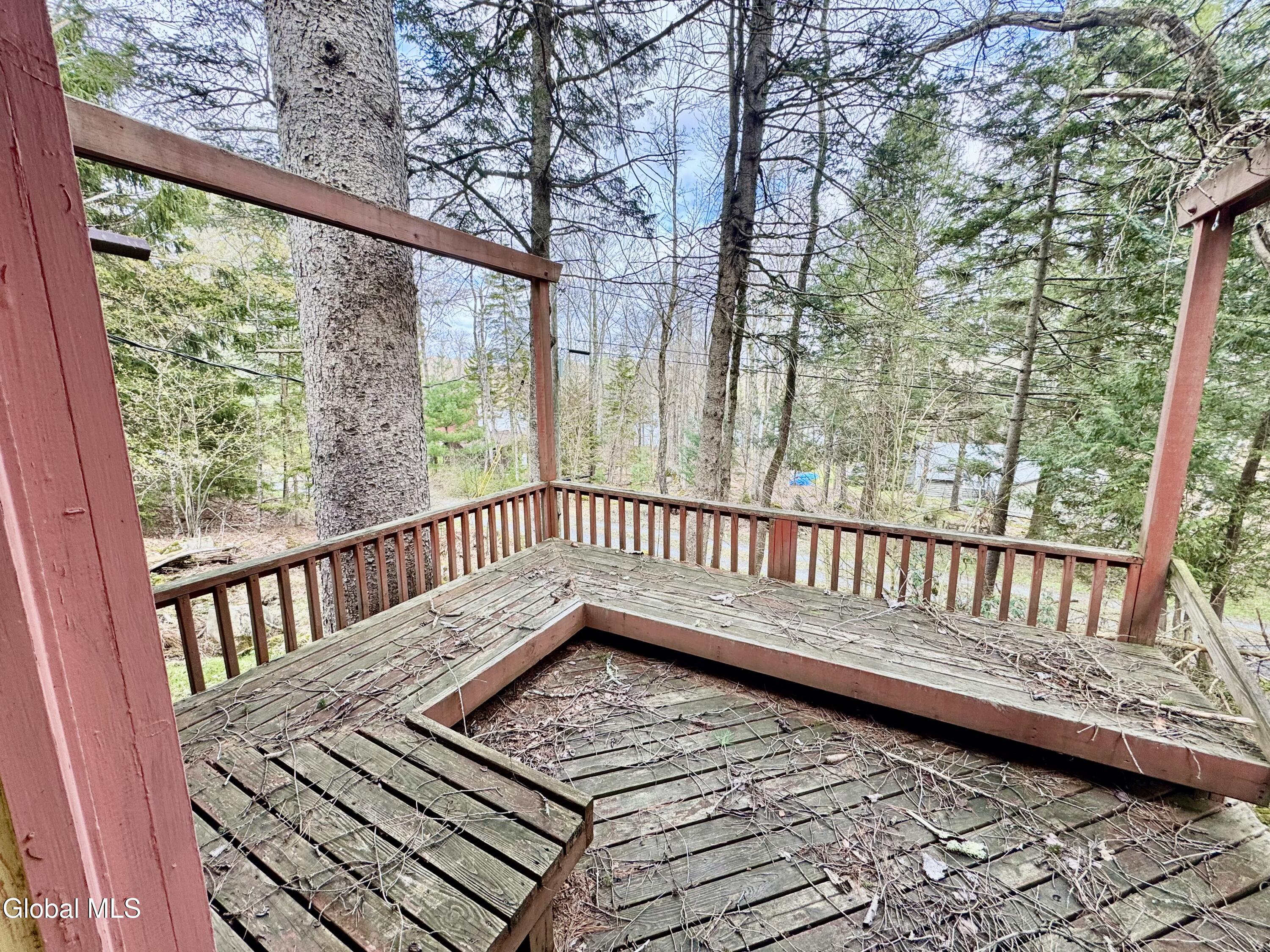 40 Pine Trail Sand Lake NY 12153