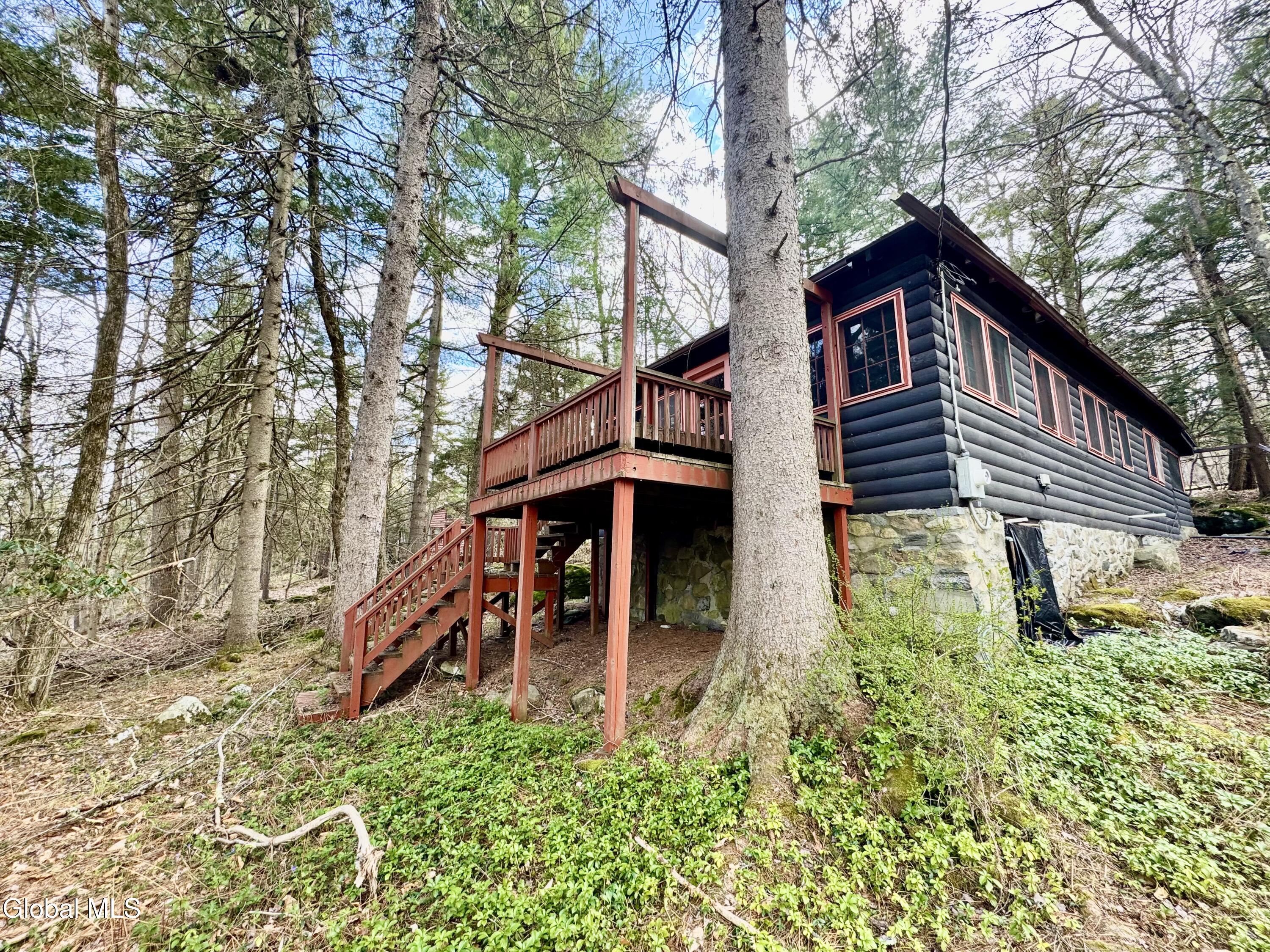 40 Pine Trail Sand Lake NY 12153