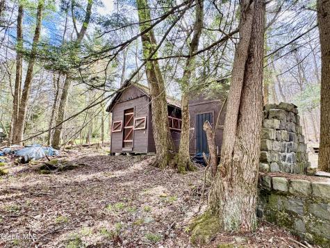 40 Pine Trail Sand Lake NY 12153