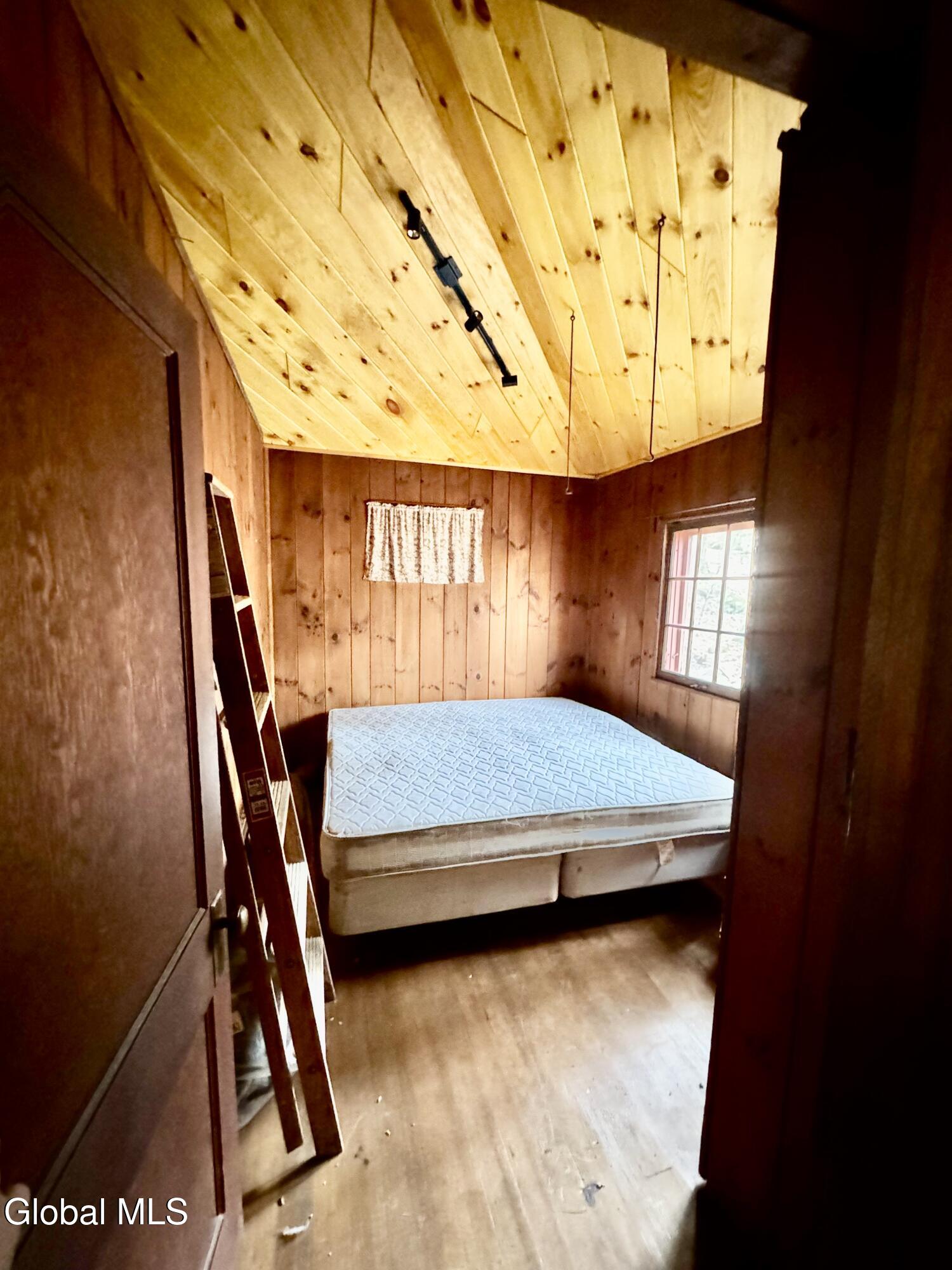 40 Pine Trail Sand Lake NY 12153