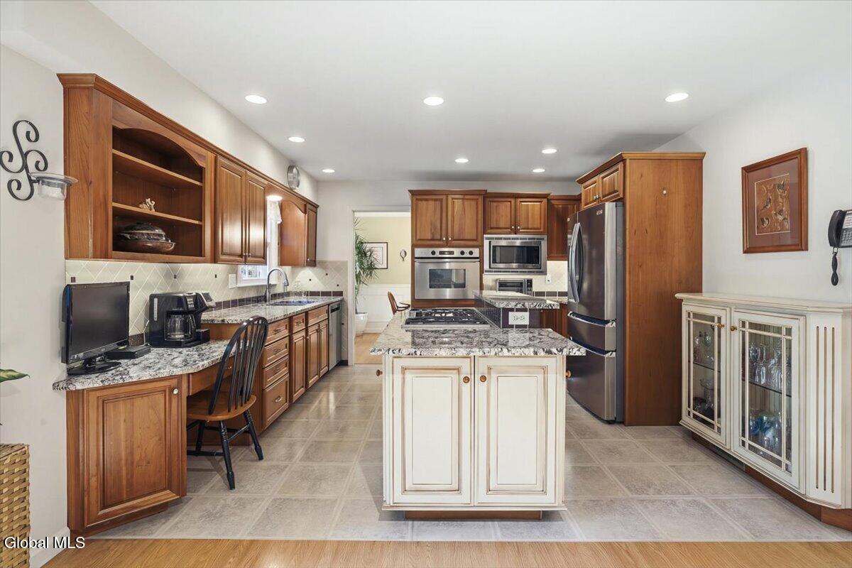 8 Bonnie Drive Guilderland NY 12084