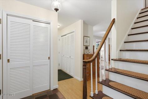 8 Bonnie Drive Guilderland NY 12084