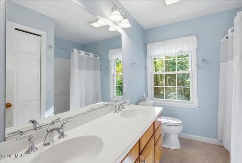 8 Bonnie Drive Guilderland NY 12084