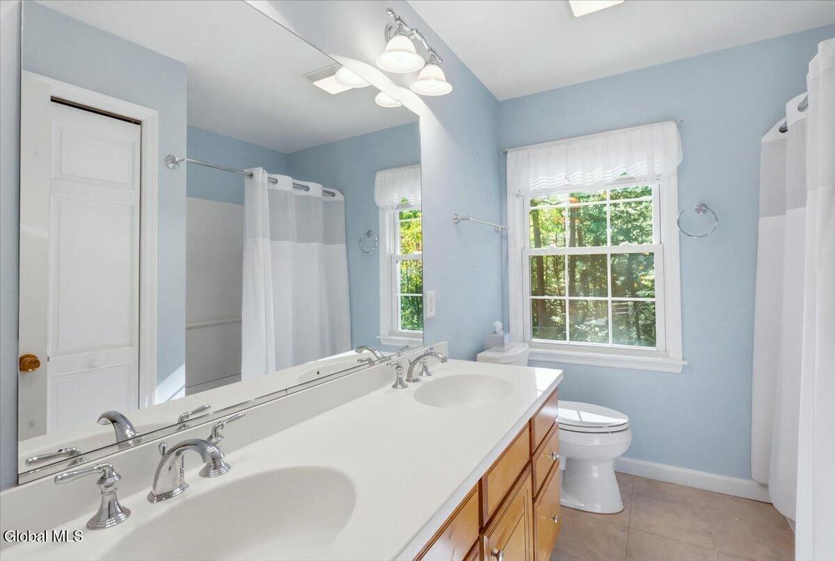 8 Bonnie Drive Guilderland NY 12084