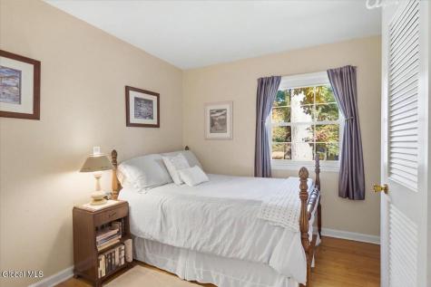 8 Bonnie Drive Guilderland NY 12084