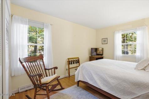 8 Bonnie Drive Guilderland NY 12084