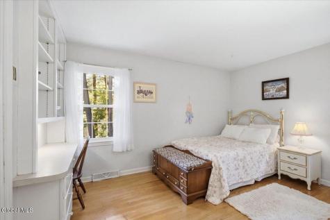 8 Bonnie Drive Guilderland NY 12084