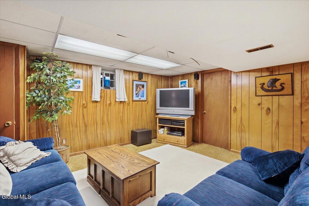 8 Bonnie Drive Guilderland NY 12084