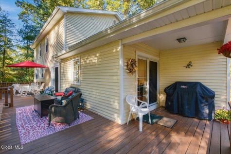 8 Bonnie Drive Guilderland NY 12084