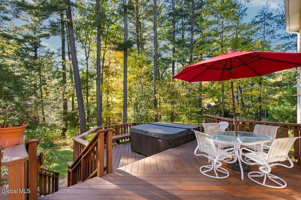 8 Bonnie Drive Guilderland NY 12084