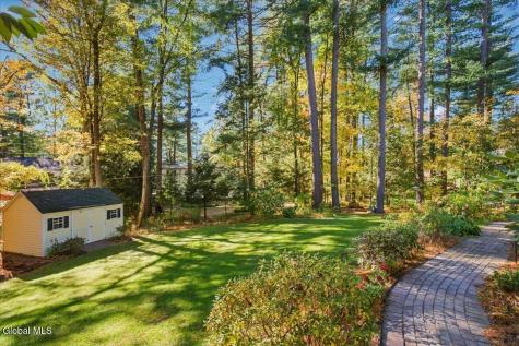 8 Bonnie Drive Guilderland NY 12084