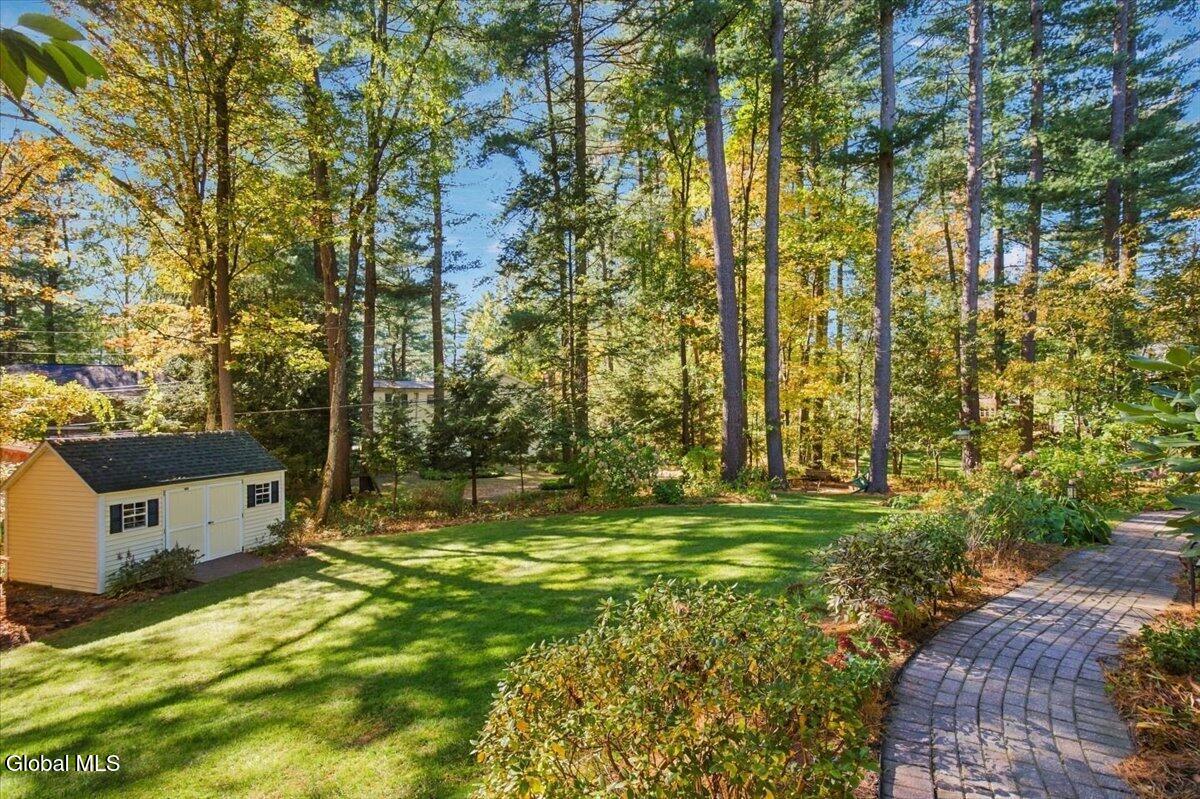 8 Bonnie Drive Guilderland NY 12084
