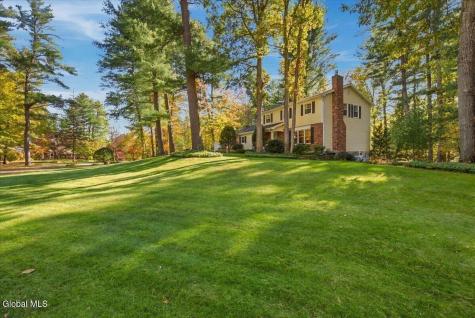 8 Bonnie Drive Guilderland NY 12084